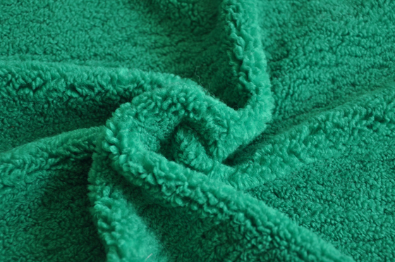 Moda ve Dayanıklılığın Mükemmel Karışımını Sergileyen Yeşil Yüksek Kaliteli Tekstil Malzemesi Geri Dönüştürülmüş Çözgülü Örme Kumaş