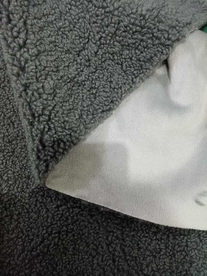 Gri kuzu yünü ve kısa yumuşak kompozit kumaş